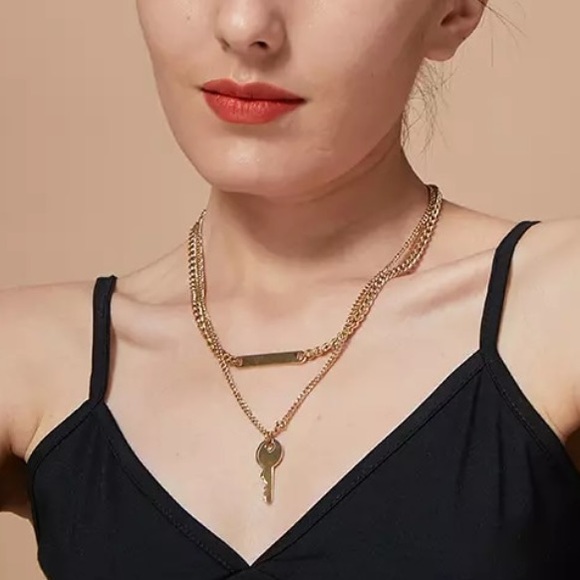 ⭐️Gold plated key pendant necklace - Picture 6 of 7